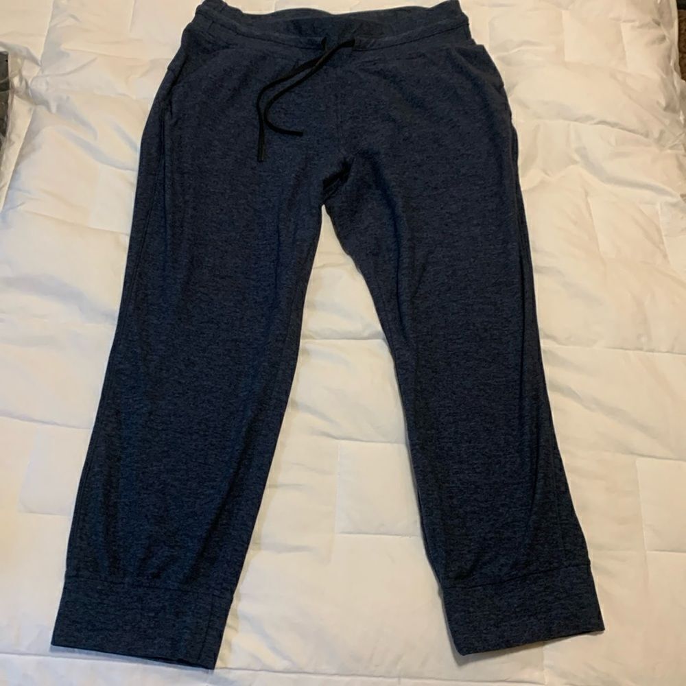 Lululemon , joggers, 7/8 length size 10, like new